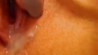 Brunette Pussy Play on Webcam