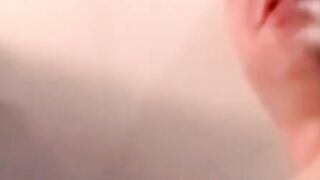 Threeway gays jerk cocks while mouths drain shafts