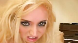 Double Penetration Threesome for Aggressive Amateur Hoe 2