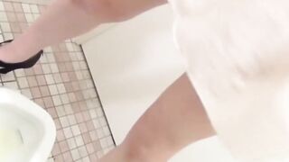 Camera catches full view of hotties emptying hot bladders