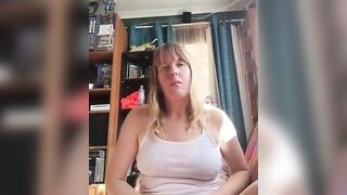Aussie Amateur Reaches Orgasm