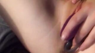 Amateur babe dildos creamy pussy on webcam