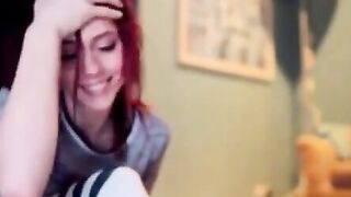 Redhead's OhMyBod Toy Orgasm on Webcam