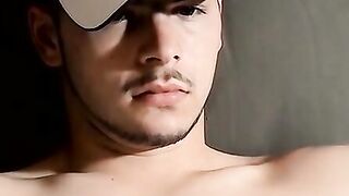 Amateur masturbates until he paints himself with cum