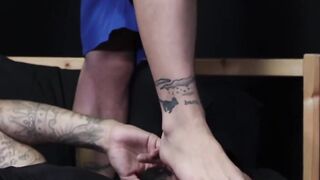 Jock duo swap intense foot and toe worship