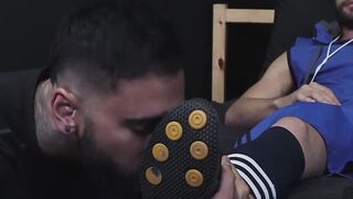 Jock duo swap intense foot and toe worship