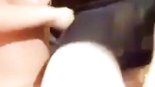 Deutsche Amateur-Blondine in einer dampfenden MMF-Session