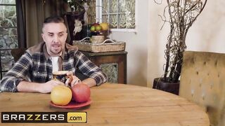Brazzers - Step Daughter Emma Hix wants her Daddys Huge Dick