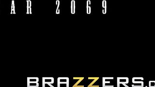BRAZZERS - Jewels Jade Gets Butt Screwed into Space