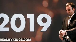 Reality Kings - Teen Gia Derza and Ivy Lebelle model into sexy anal 3 way