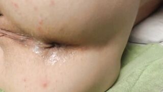 Pushing out anal beads without hand