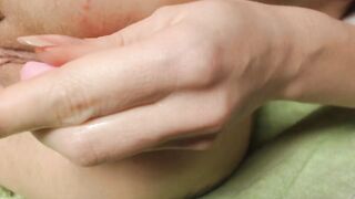 Pushing out anal beads without hand