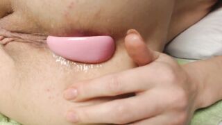 Pushing out anal beads without hand