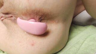 Pushing out anal beads without hand
