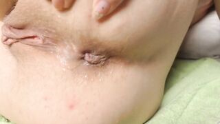 Pushing out anal beads without hand