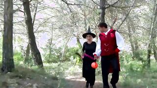 Vor der Halloween Party nochmal richtig gefickt