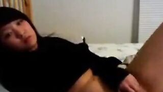 Singaporean Amateur Masturbates on Cam Hoe 2