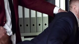 Muscle stud Derek bolt deep fucking Gabriel Cross with powerful thrusts