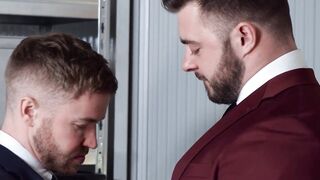 Muscle stud Derek bolt deep fucking Gabriel Cross with powerful thrusts