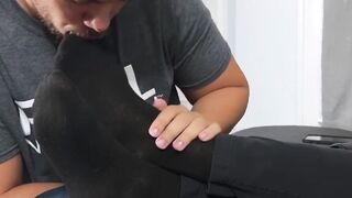 Nathan L melts under Dan Edward's toe sucking expertise