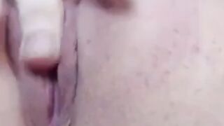 Webcam girl rubs her pussy until she cums Hoe 2