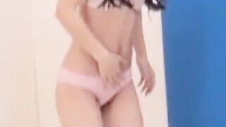 Sexy Japanese babe cant fight the urge to pee