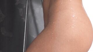 Leo Ahsokas wet pussy gets creampied by stepsibling after taking a shower