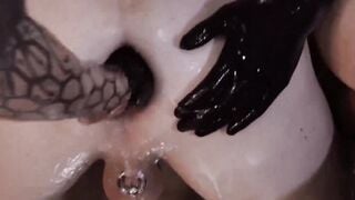 Yoshi Kawasaki shaves sub Axel Abysse before fisting