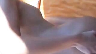 Öffentlicher Anal-Penisritt auf einer Klippe