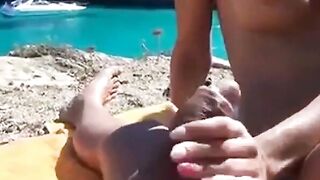 Öffentlicher Anal-Penisritt auf einer Klippe