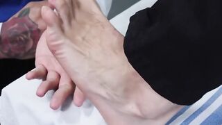 Amone Bane foot fucked by Rikk York while erupting