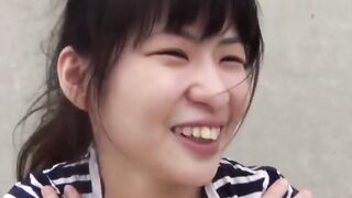 Japanese girl peeing outdoor after pussy rubbing
