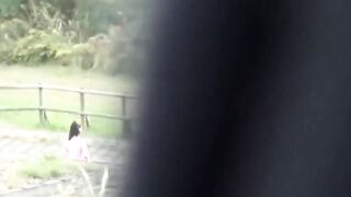 Camera films stunners spraying piss outdoors in daylight