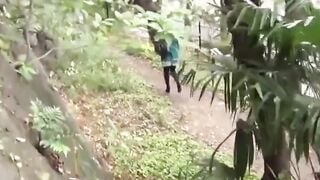 Camera films stunners spraying piss outdoors in daylight