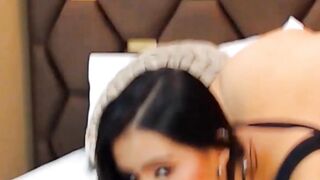 Pretty Chick Makes Her Pussy Creamy