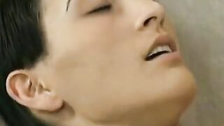 Deutsche Amateurin mit großen Titten gibt einen privaten Blowjob