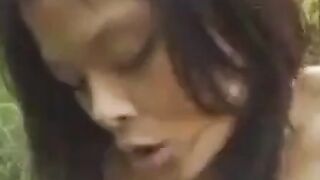 Outdoor Amateur Sex with Asian Beauty