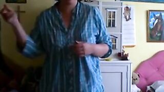 Chubby Curvy Teen Girl Masturbates And Dances For You On Cam