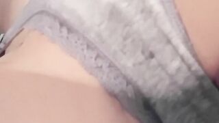 Teen webcam babe edges herself with fingertips in solo masturbation