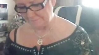 Grandma's WebCam - French Amateur Mature Exposes Herself