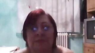 MILF webcam queen shares her mature body with you