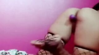 PhatAssLatina #TwerkingBootyDance - Big Booty Latin Girl Shakes Her Assets On A Pole