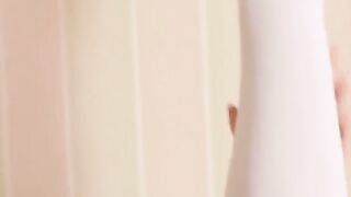 Teeny WebCam Girl With Big Booty Masturabtes Live On Cam