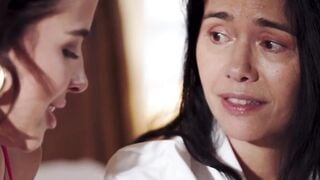 Hot Masseuse Gives Her Client A Surprise Orgasm With Pussy Lick