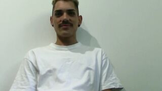 Tatted-Up Hunk's Solo Jack Off Session - Hot Muscle Guy Wanks For Viewers