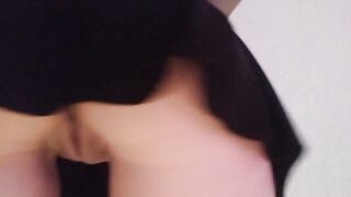 A chick inside a short skirt masturbates a bald twat online on camera