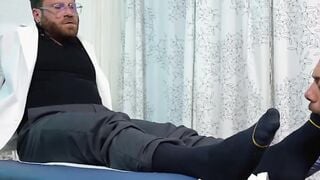 Foot Job Heaven - Hot Babe Gives Foot-Job to Guy's Big Dick & Facial