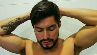 Simons swelling dick gets the blowjob it deserves from Mateo