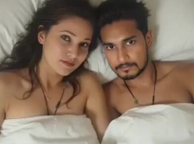 Jija Sali kissing