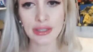 Blonde Babe Toys Herself to Orgasm on Webcam